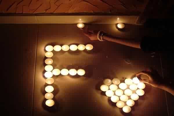 صورة حرف f مضئ