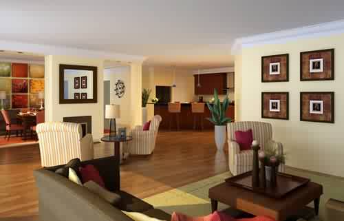 ديكور لغرفة معيشة تفيد في جمع العائلة 