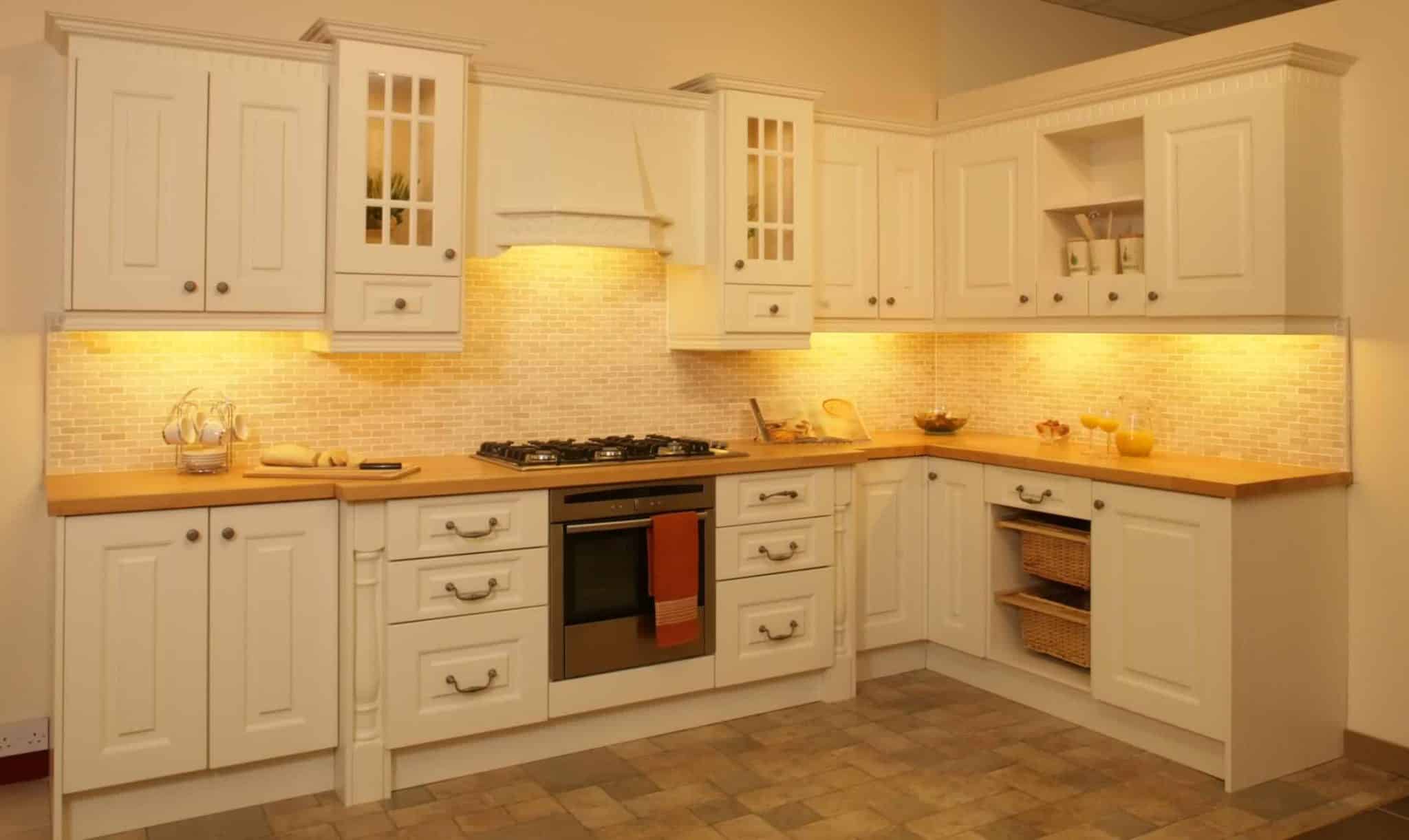 ديكور مطبخ مع اضاءة روعة