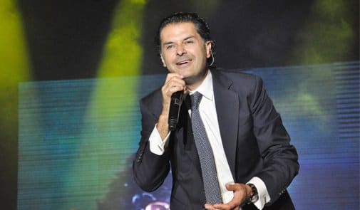 المطر راغب علامة فى احدى أغانية