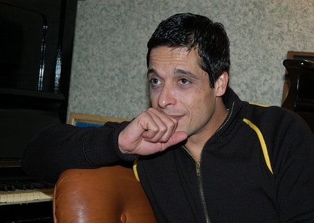المطرب عامر منيب