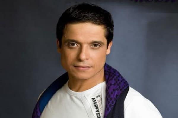 النجم عامر منيب