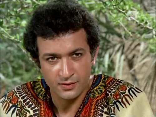 صور نور الشريف فى احدى افلامة