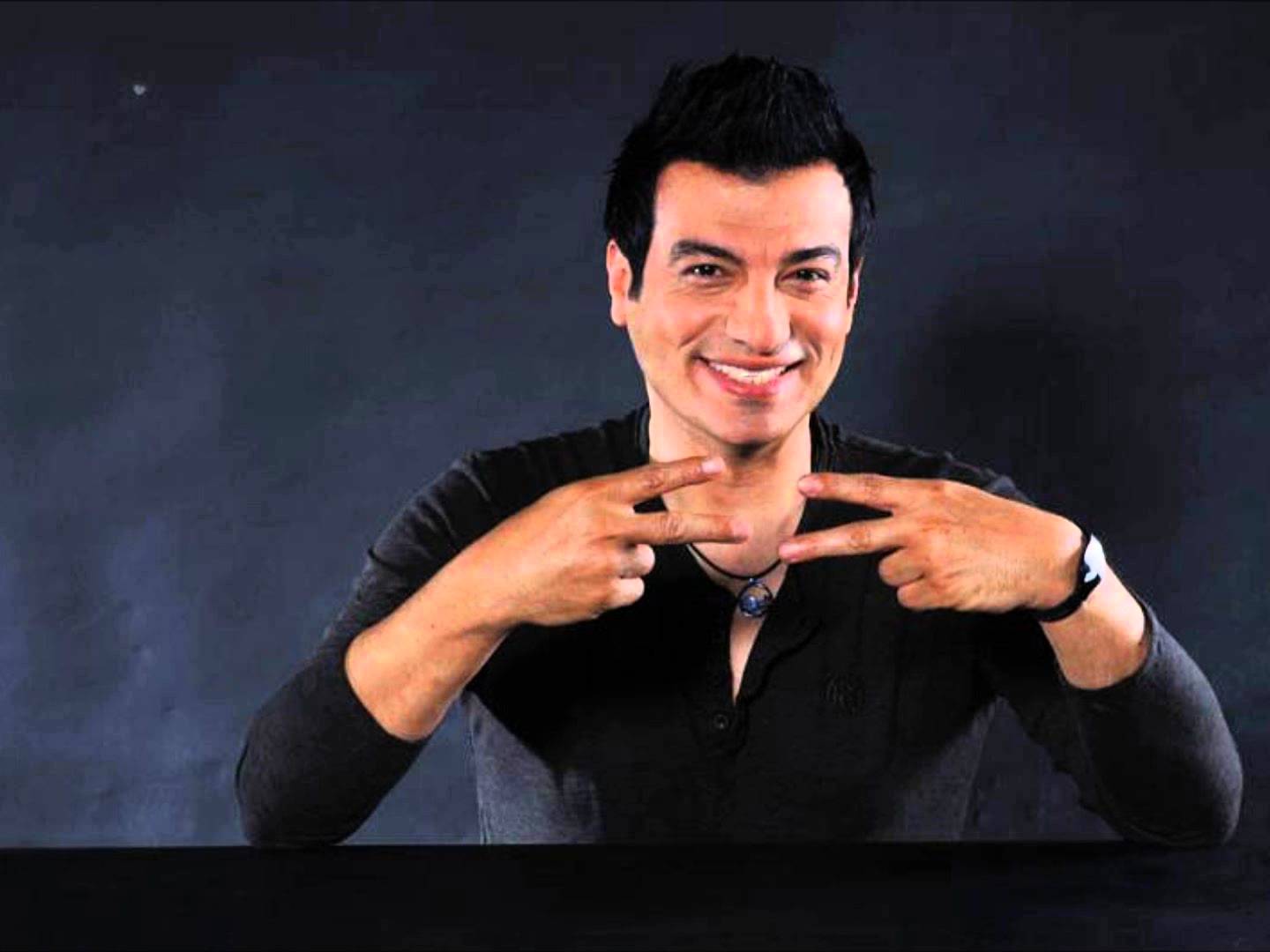 صور وخلفيات للنجم ايهاب توفيق