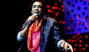 صورة للفنان محمد منير فى احدى حفلاتة