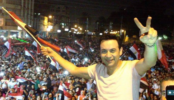 صورة للفنان مصطفى قمر فى احدى حفلاتة