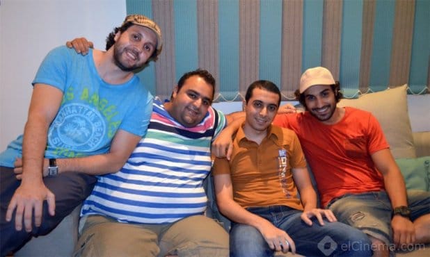 صورة للممثل هشام ماجد مع اصحابة