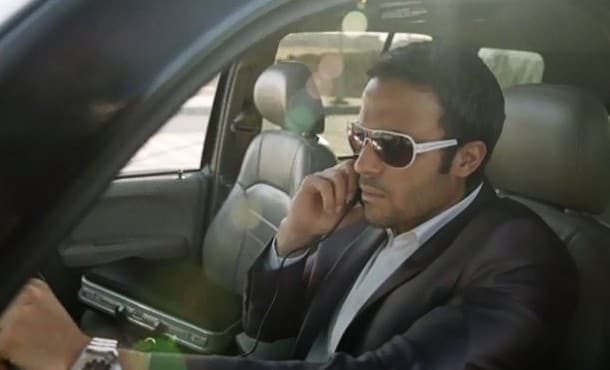يوسف الشريف فى السيارة