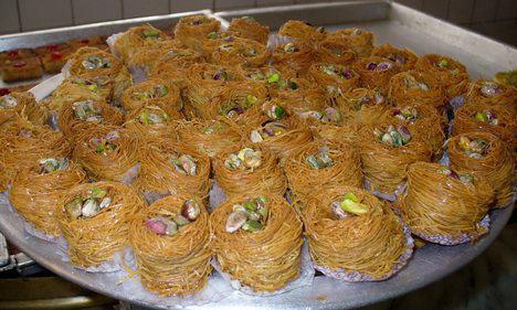 طريقة عمل الكنافة بالمكسرات