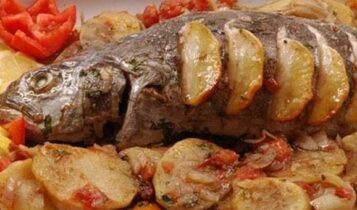 السمك بالبطاطس والزيتون