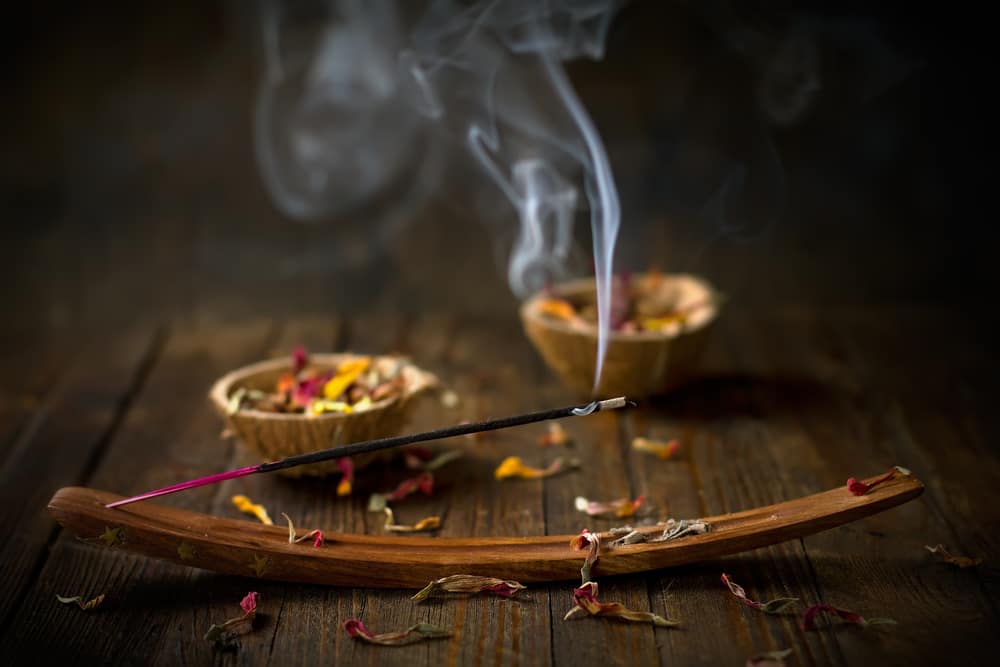 كيف تعرف الفرق بين البخور الأصلي والبخور المغشوش؟