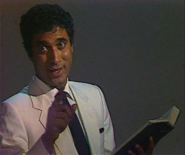 احد مشاهد للفنان احمد زكي