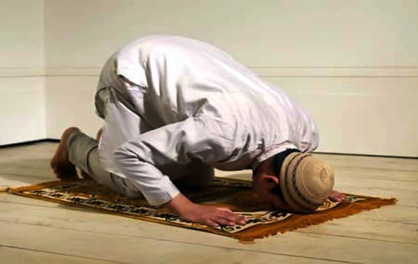ما هي الأماكن الممنوع فيها الصلاة