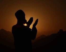 الدعاء عند سماع الأذان