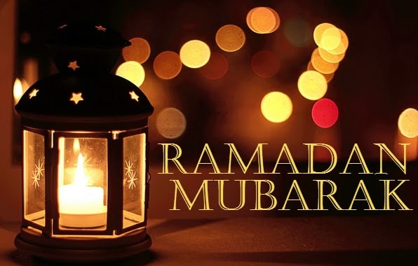 خلفية رمضان كريم مع الفانوس