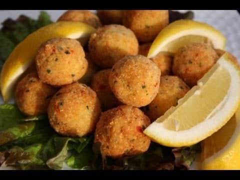 طريقة عمل كرات السمك المقلية