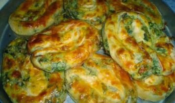 طريقة عمل البوريك بالسبانخ والجبنة