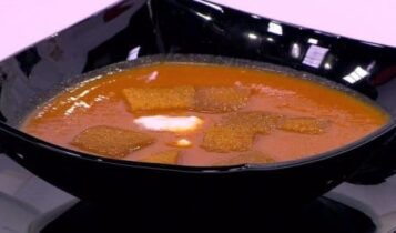 طريقة عمل شوربة الطماطم بالجزر