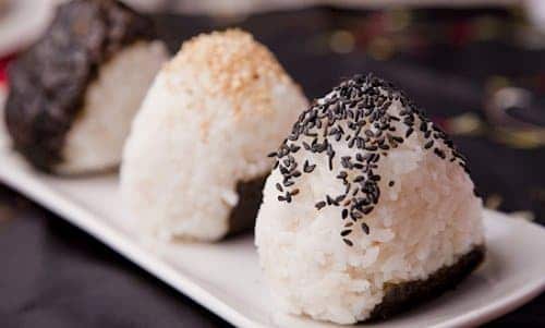 طريقة عمل كرات الأرز اليابانية