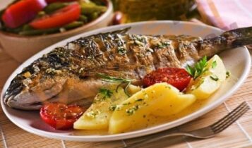طريقة عمل صينية سمك القاروص بشرائح الليمون