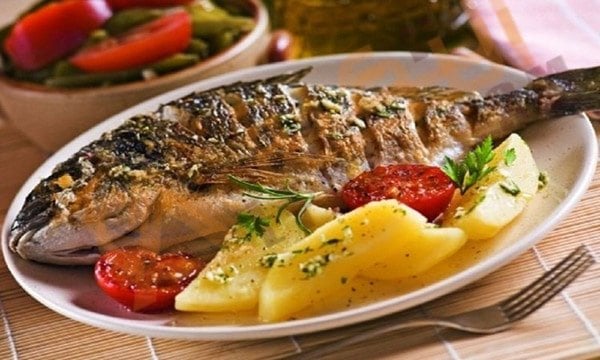 طريقة عمل صينية سمك القاروص بشرائح الليمون