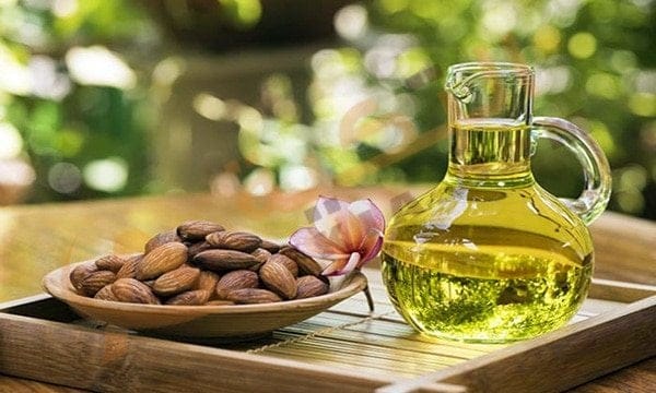 زيت اللوز المر للبشرة