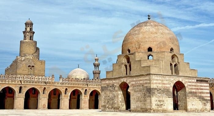 جامع ابن طولون من اجمل اماكن سياحية في القاهرة