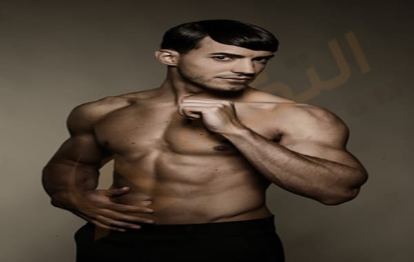 طبقة بيضاء في العانة