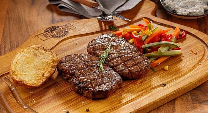 تفسير حلم تقديم الطعام لشخص
