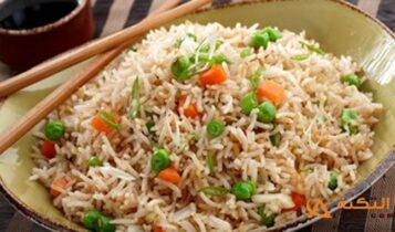 طريقة عمل أرز بالخضار والدجاج والبيض