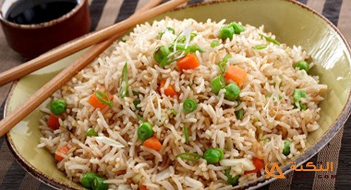 طريقة عمل أرز بالخضار والدجاج والبيض