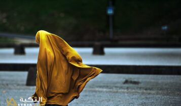 تفسير حلم المشي في الشارع بدون عباية