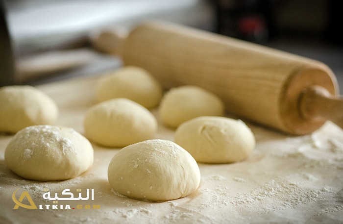 تفسير رؤية الميت يخبز خبز في المنام
